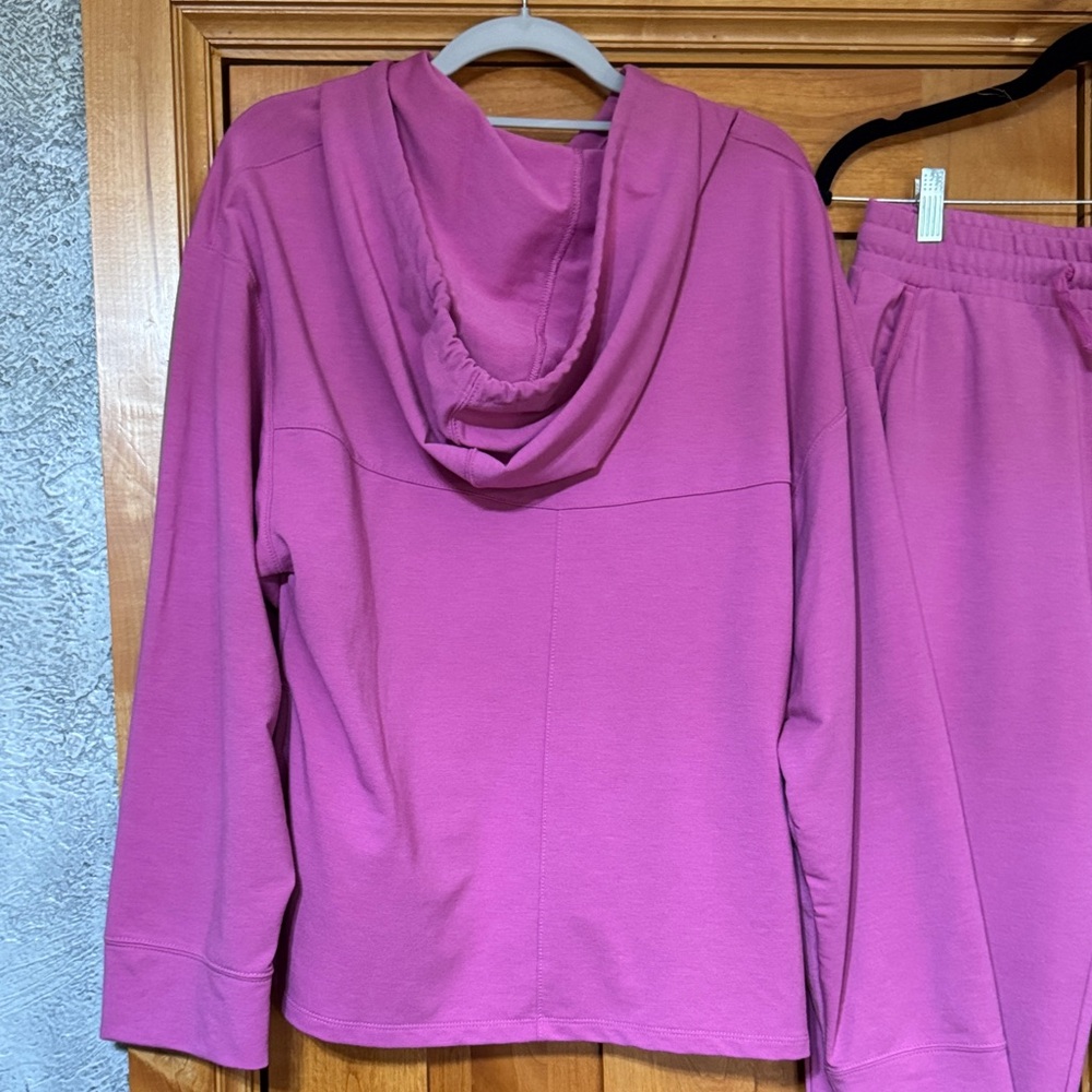 Nike Yoga Dri-Fit Pink Set - Picture 5 of 6